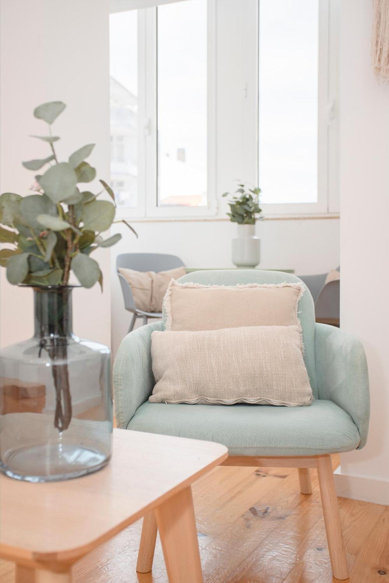 Liiiving In - Secret Grove Mezzanine Apartment