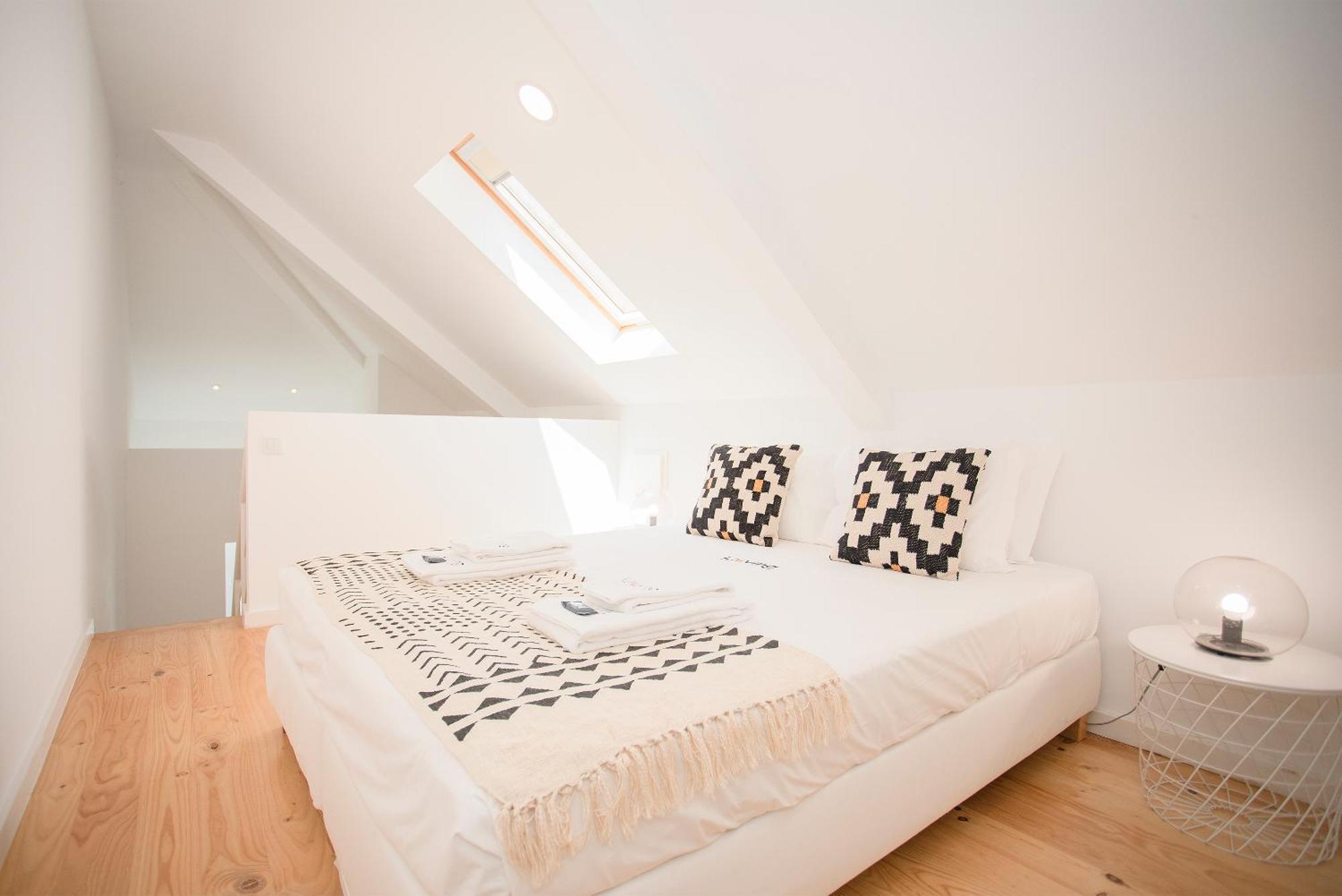 Liiiving In - Secret Grove Mezzanine Apartment Porto