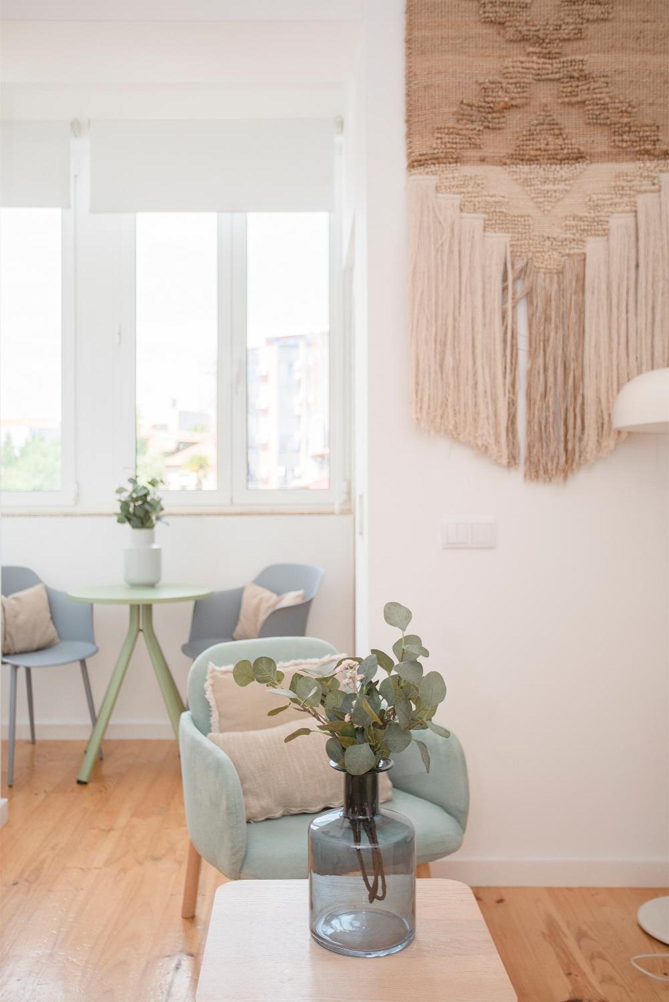 Apartment Liiiving In - Secret Grove Mezzanine *